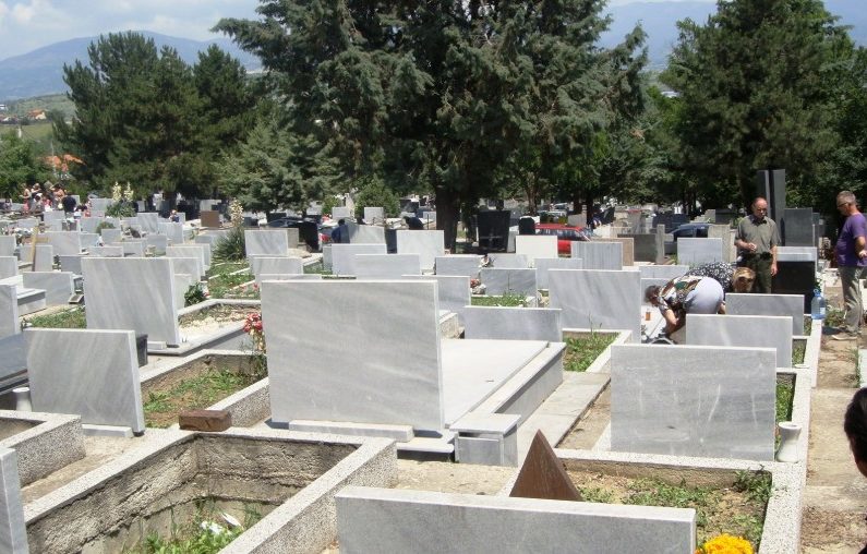На гробищата разбрах смисъла на живота: Tрябва да сме пълни глупаци да пропиляваме времето, което Бог ни е дал