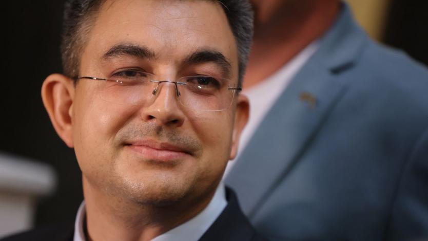 Новият премиер Пламен Николов закопчава Борисов до живот?