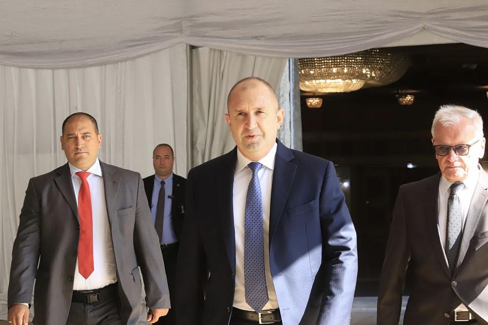 Кошмарни новини за президента Радев, не е на себе си