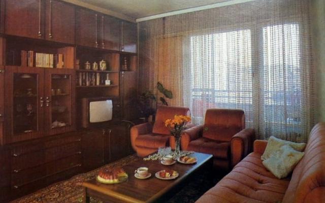 Преди 1989 г. бе непознато да си безработен, неграмотен, да си затънал в кредити и да се тровиш с имитации на храни
