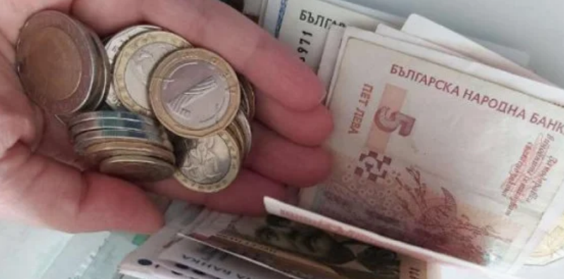 Важно за ваксинираните пенсионери: вижте как ще изплащат добавката от 75 лв.
