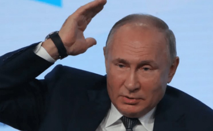 Зловещо: Руски медии твърдят, че Путин се къпе в прясна кръв, за да не остарява!