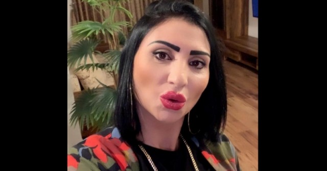 Софи Маринова показа родителите си, целите накичени в злато (Снимка):