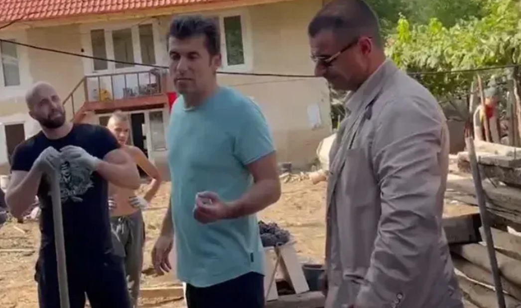 Кирил Петков срещна народната любов в Карловско и си тръгна обиден