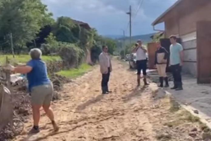 Петков лъсна в ново скандално ВИДЕО, пострадала от наводнението жена го пъди от къщата си с брутални думи