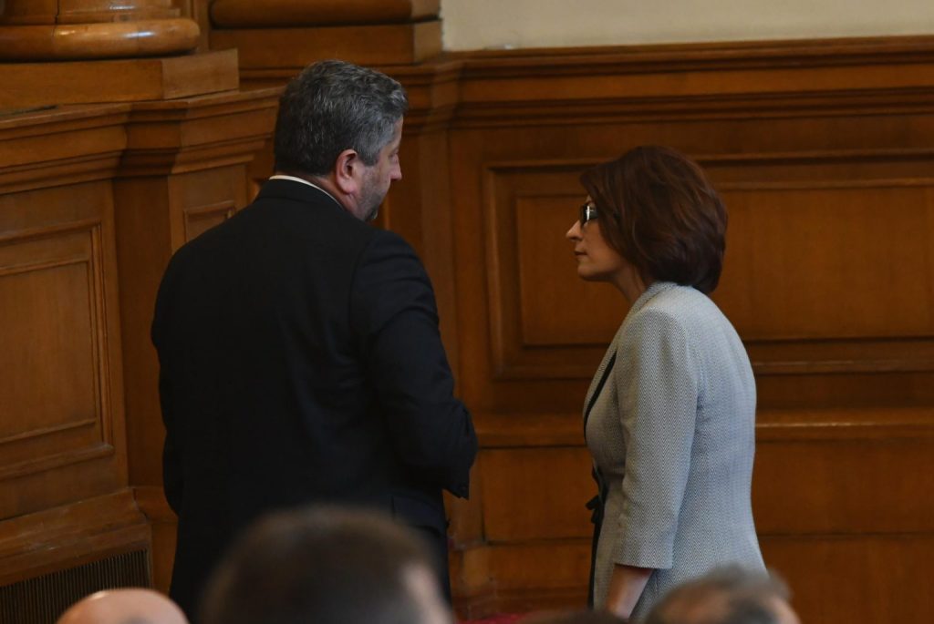 Интервюто на деня:: Драмата в ДБ е голяма след офертата от ГЕРБ, Христо Иванов върти очи и…
