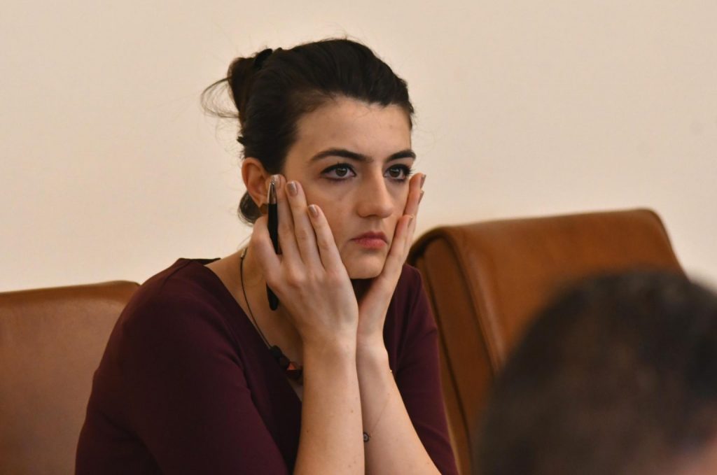 Взело ли е Лена едни пари от другарите от УС на ББР, или не? Това е въпросът, а не бюлетината
