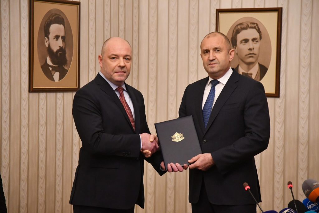 Радев изненадващо: ГЕРБ-СДС работят здраво за кабинет! Утре ще видите, нека дойде