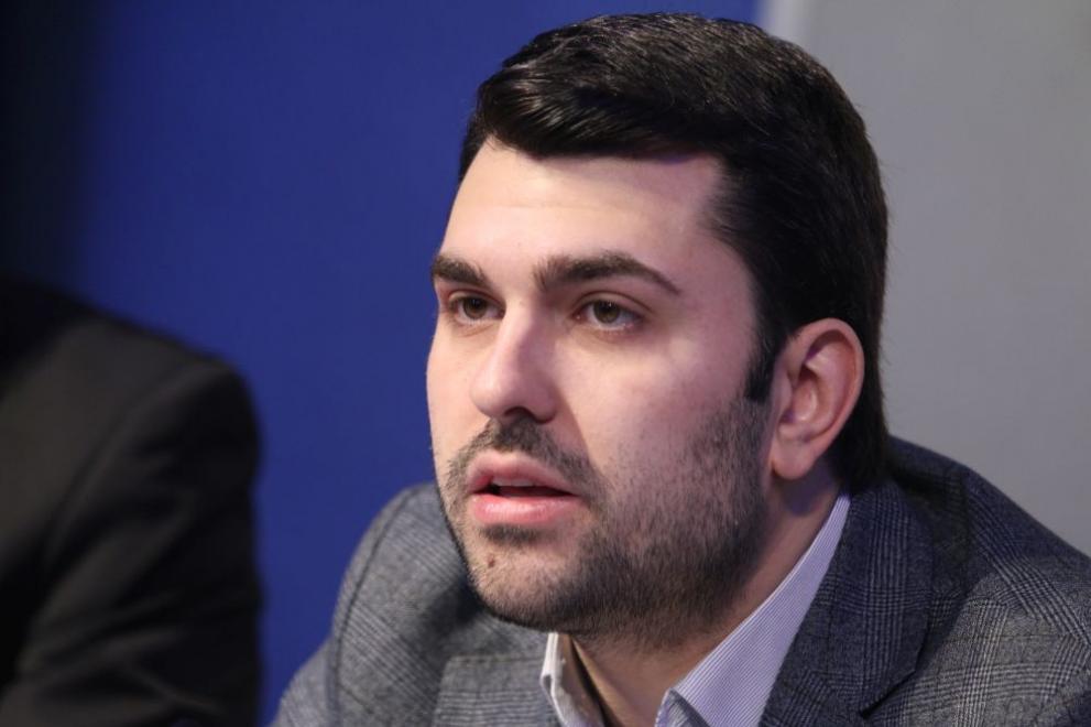 Депутат от ГЕРБ в потрес: Какви са тия жени, дето са дарявали половин годишна заплата на ДБ?