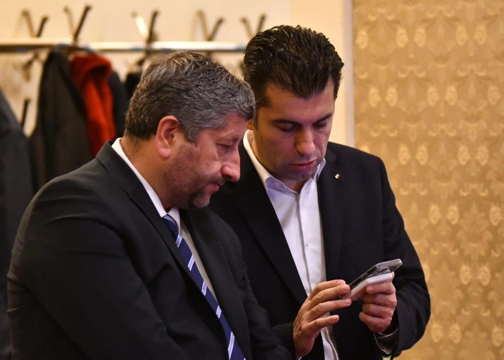 „24 часа“ разкрива голям скандал! Киро и Асен притеснени: ДБ ще ги отстреля с преференции
