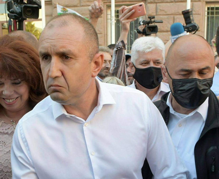 Журналист смълча България: Вече не се краде. Граби се, като за последно! Радев унищожи държавата