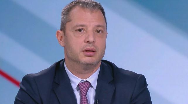 Делян Добрев потвърди, че е в болница през Фейсбук! Вкараха го спешно в ревматологията