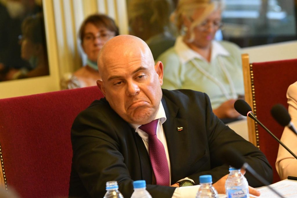 Проф. Витанов разкри пъкления план: Днес Гешев, утре Радев