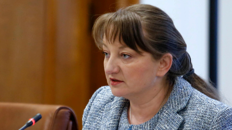 Сачева си заслужи аплодисменти в НС: Никога не сме работили за наш образ, а за този на България!