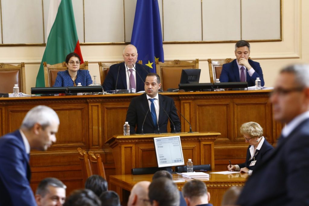 Напрежение по високите етажи на властта! Министър контра на Асен