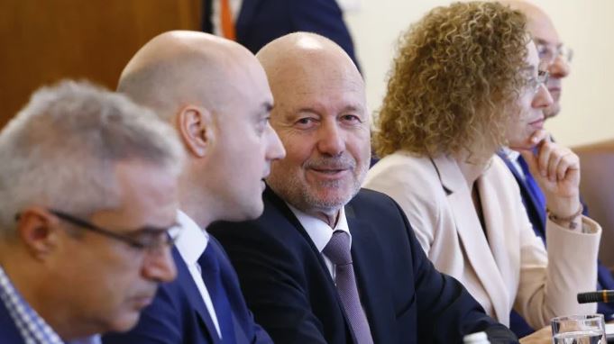 Военният министър се оказа домакин на шефа на украинското разузнаване