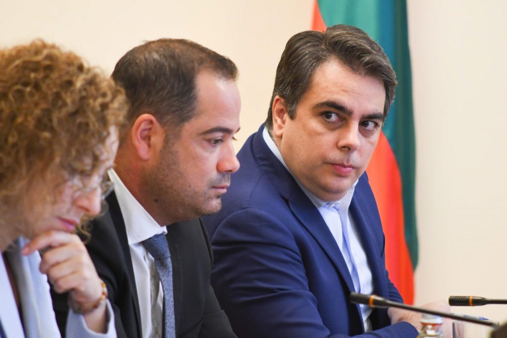 ГЪРМИ СКАНДАЛ: Денков и Асен предлагат за директор на МВР човек, свързан с контрабанда?